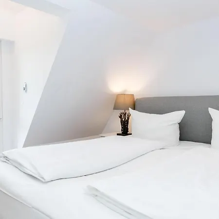 Haus-uter דירה *